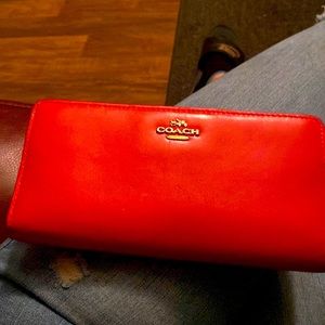 Coach wallet only used 1time for about and hour ….